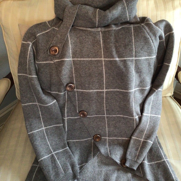 HP 💝Gray plaid button wrap turtleneck sweater - Picture 8 of 8